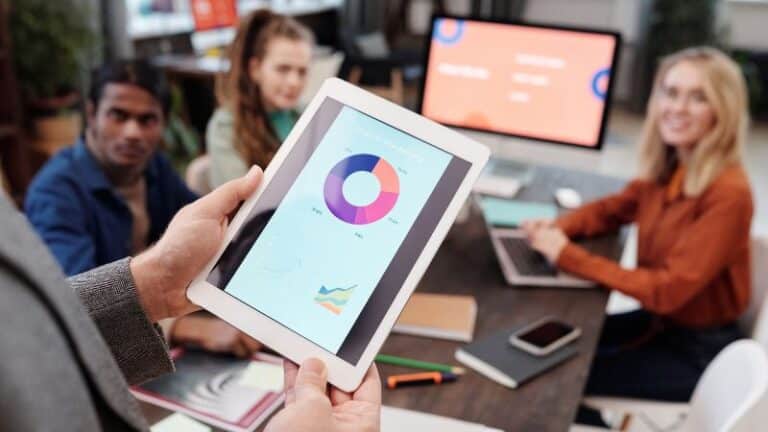 Como Superar a Escassez de Recursos para Contratar Profissionais de Marketing Digital