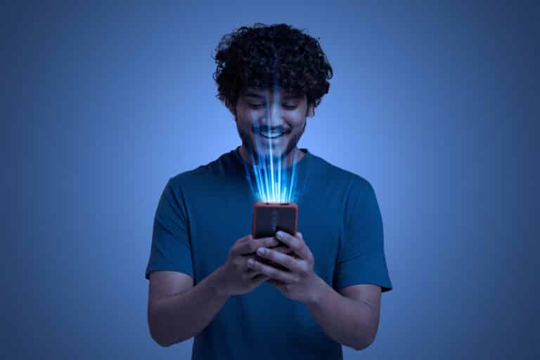 jovem atraído em uma isca digital